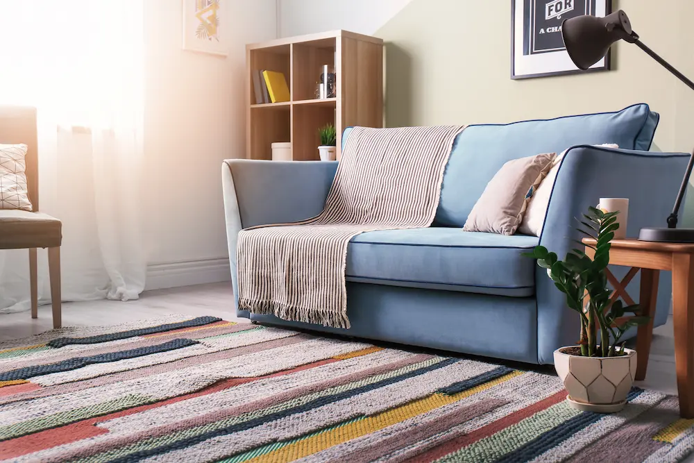 alfombra ideal para salon con sofa azul cómo elegir alfombras para salón con sofá