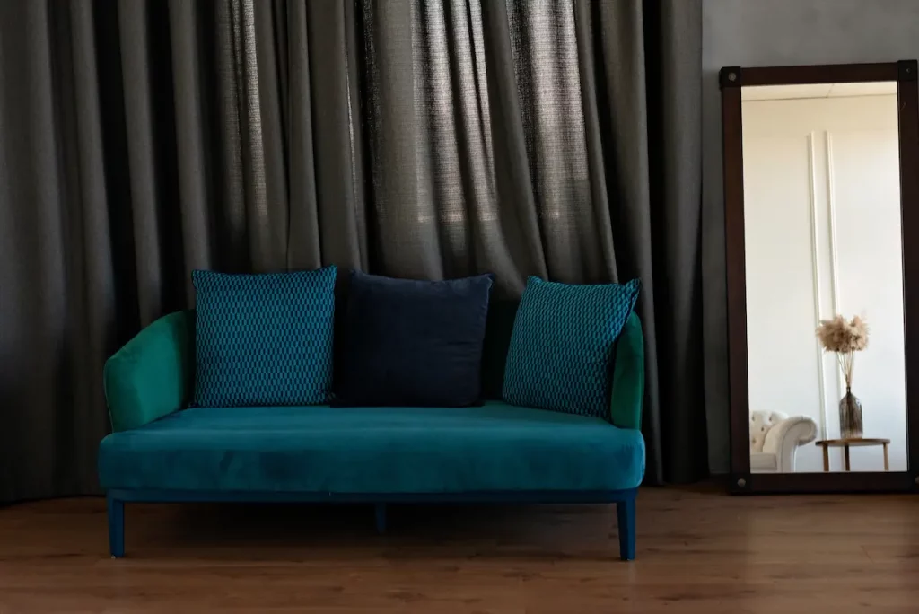 sofa de terciopelo tendencia glam