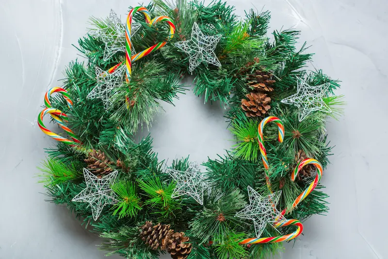 una corona de adviento facil y sencilla cómo hacer coronas de Navidad para la puerta